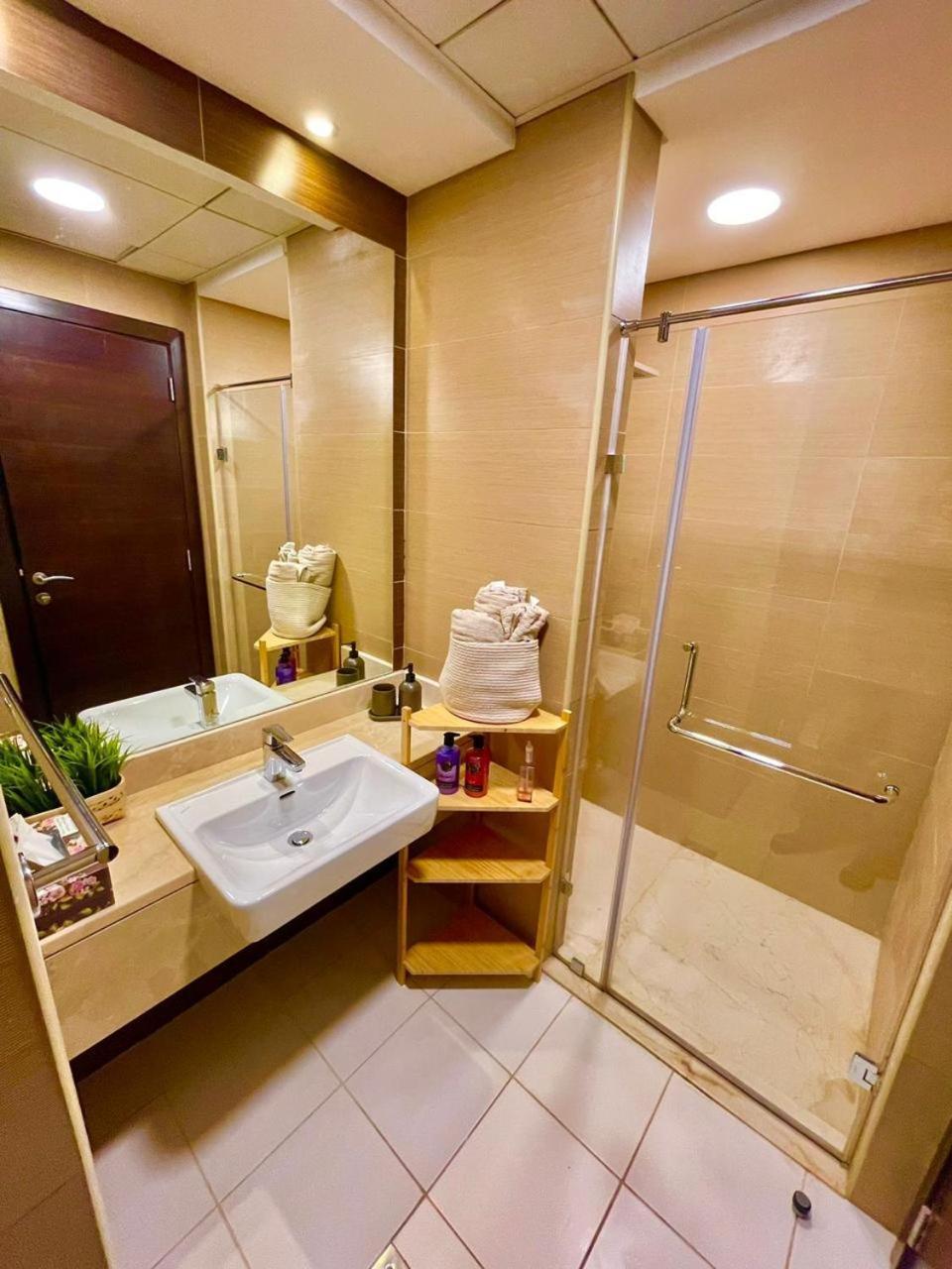 Super Elegant Studio Apartment-Sparkle Tower By Sweet Homes Dubai Esterno foto